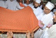 Maazoon ud-Da'wat doing Ghilaaf-poshi at Qubbah Mubaarakah